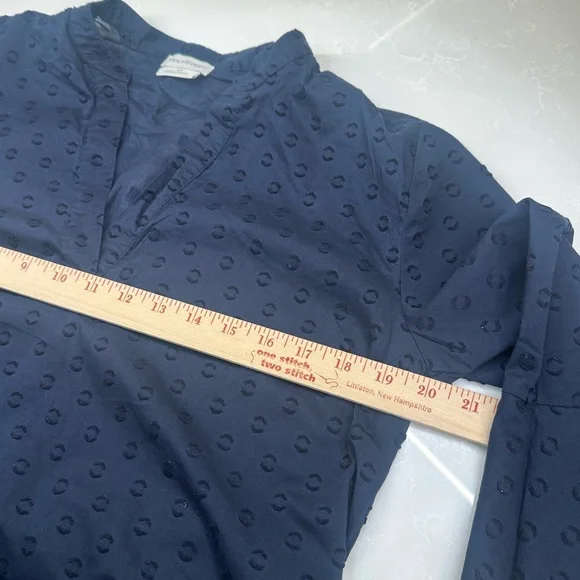 Van Heusen Navy 100% Cotton Textured V-Neck. Ladies Size: Medium - Picture 9 of 10